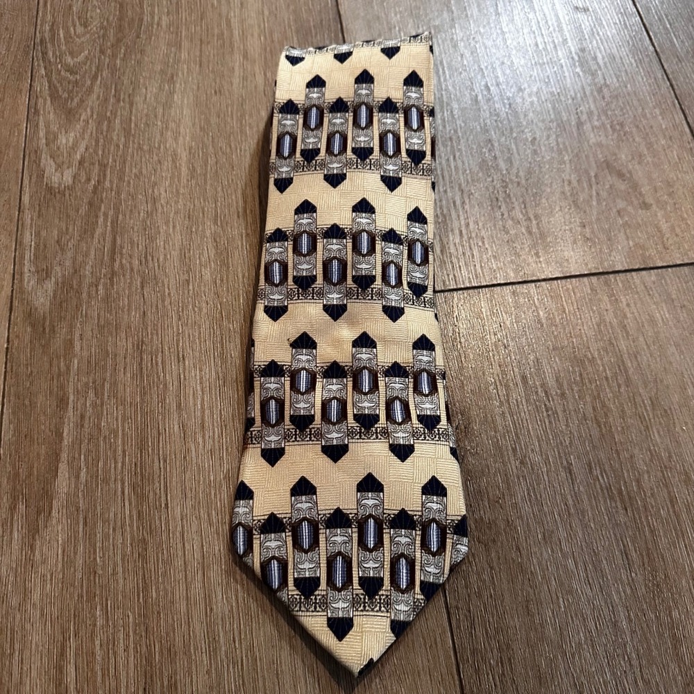 Bill Blass Black Label Mens Silk Necktie Geometric Art Deco Cream Navy Blue 4in